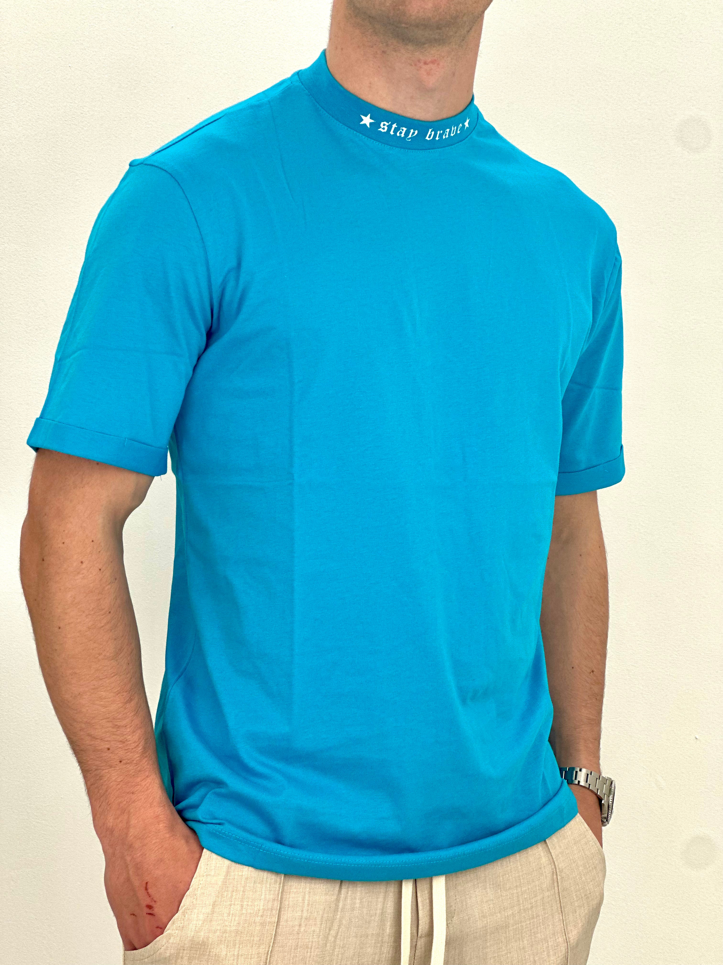 T-SHIRT STAY BRAVE col.TURCHESE