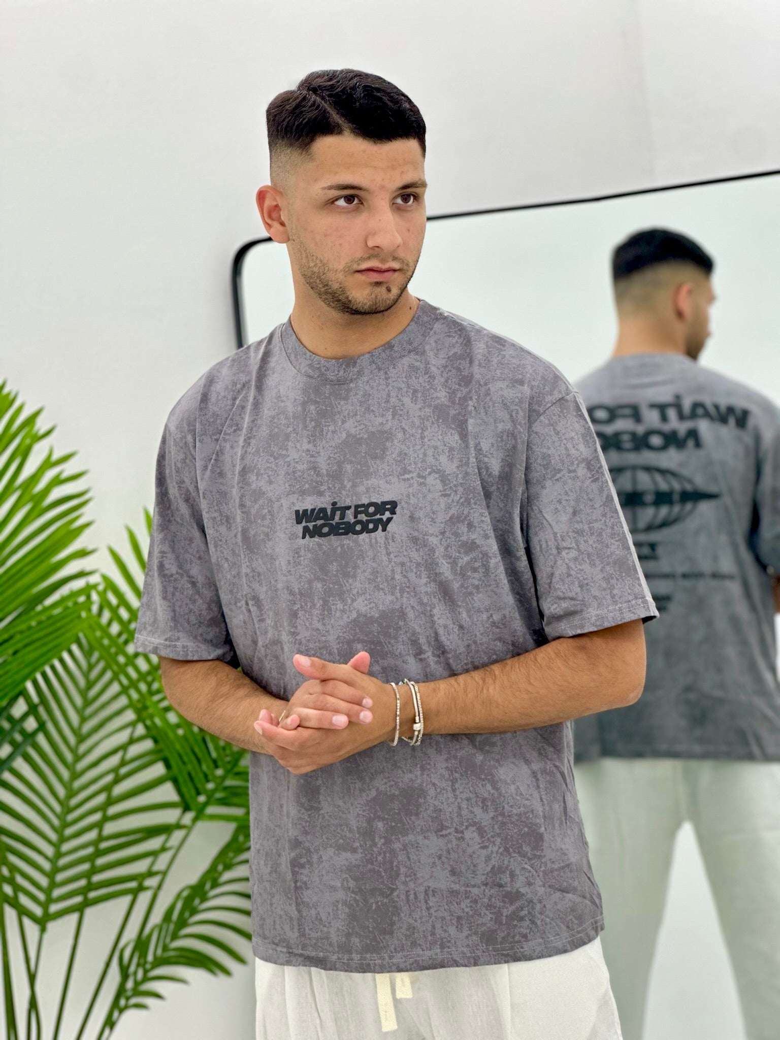 T-SHIRT WAIT NOBODY