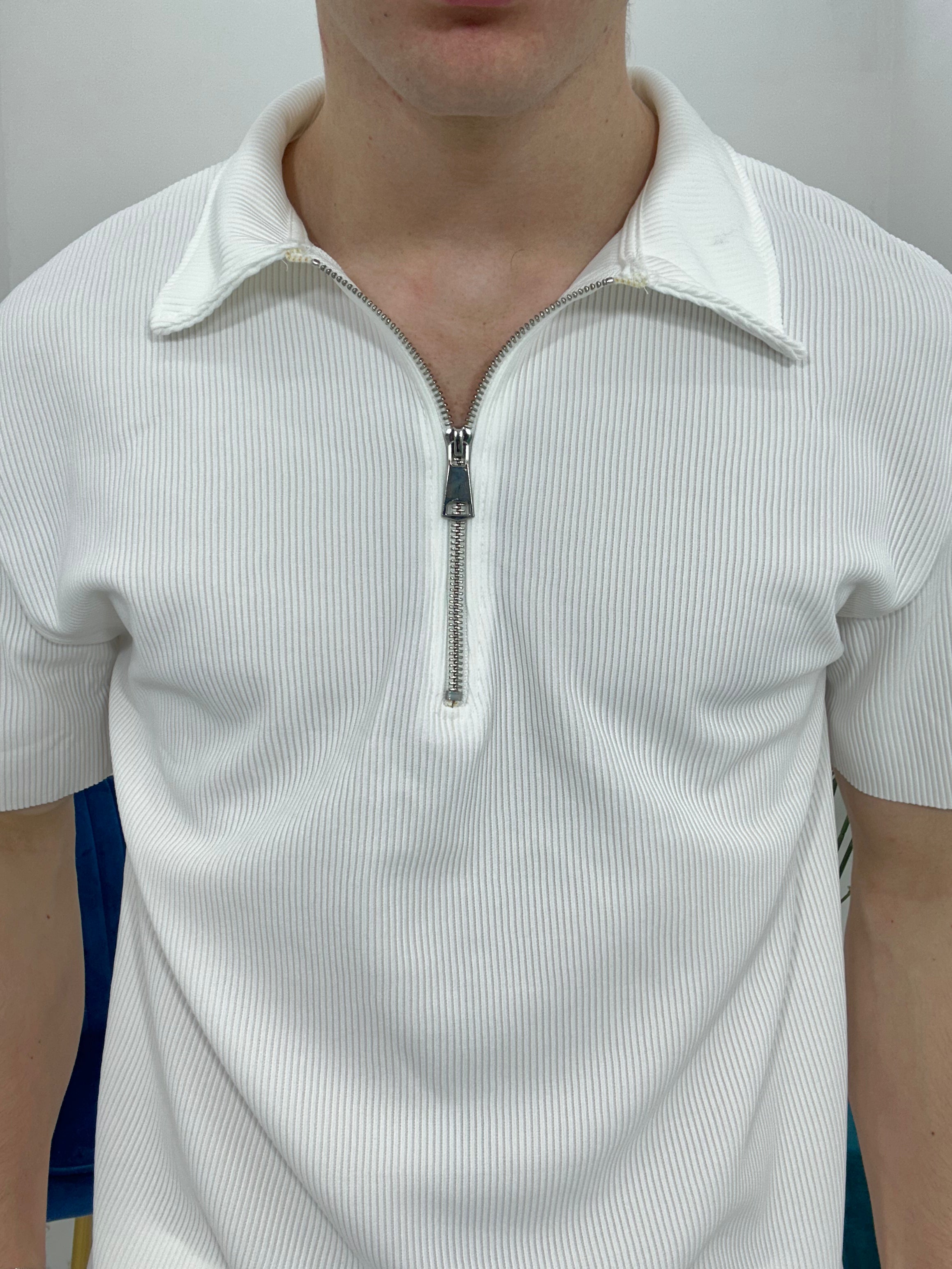 POLO CON ZIP A COSTINE TAGLIO VIVO