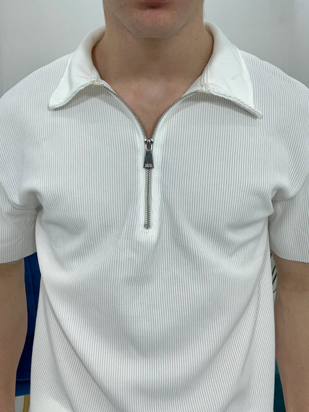 POLO CON ZIP A COSTINE TAGLIO VIVO
