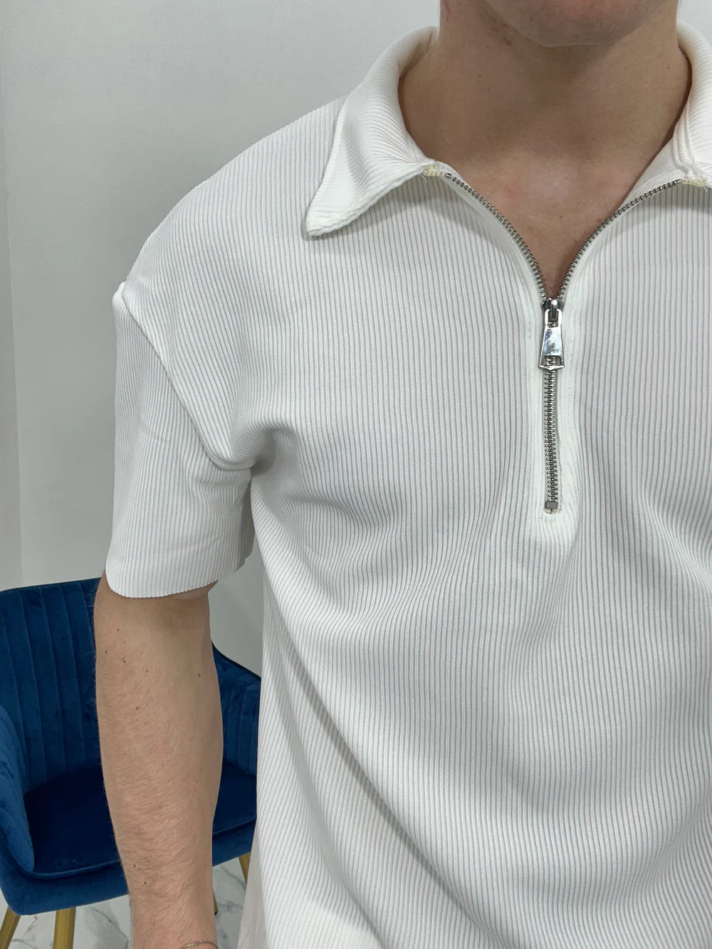 POLO CON ZIP A COSTINE TAGLIO VIVO