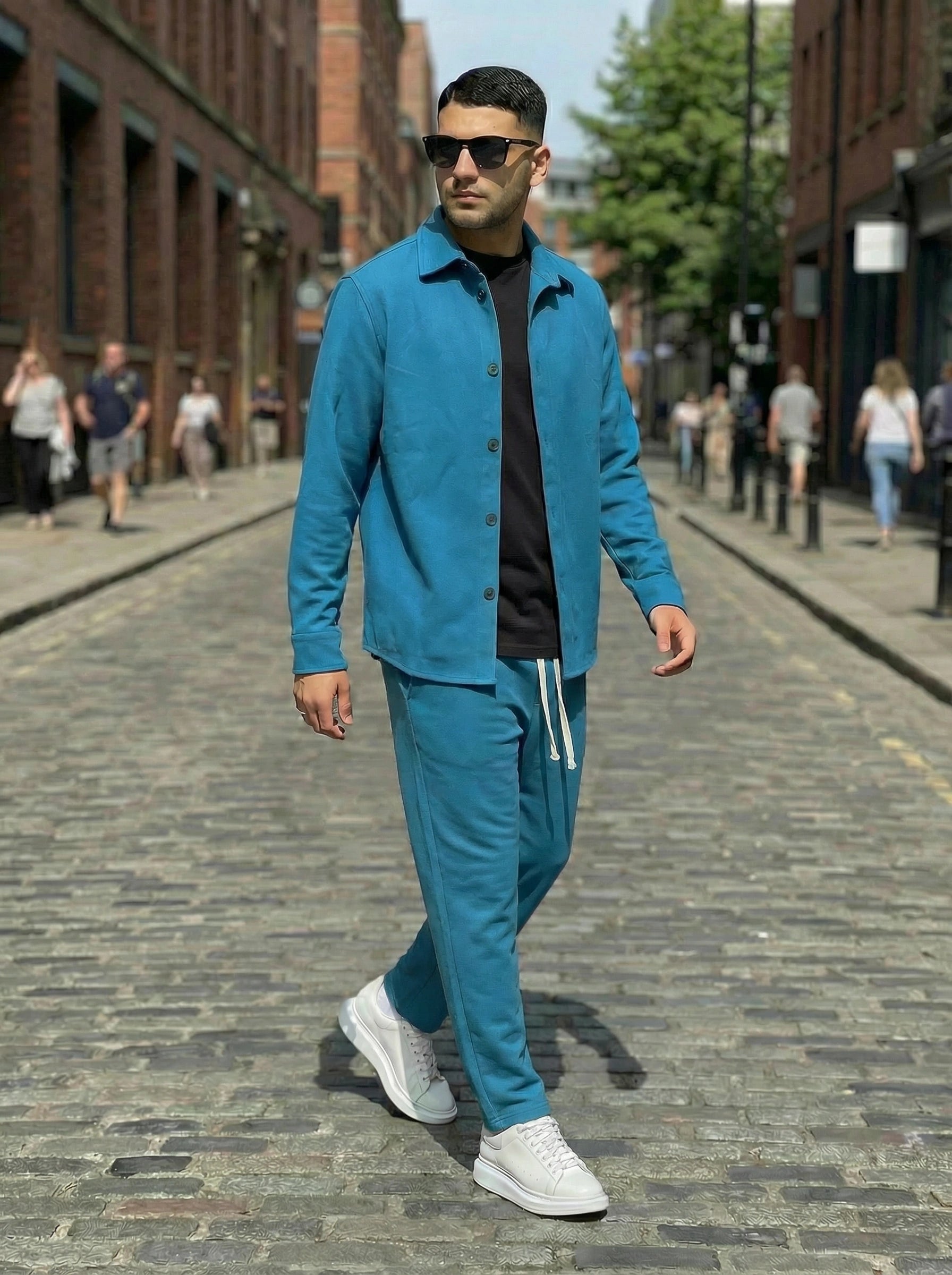 fashn-export-1775637075271_b6ed1521-f851-4282-a185-bf75c8887deb.webp